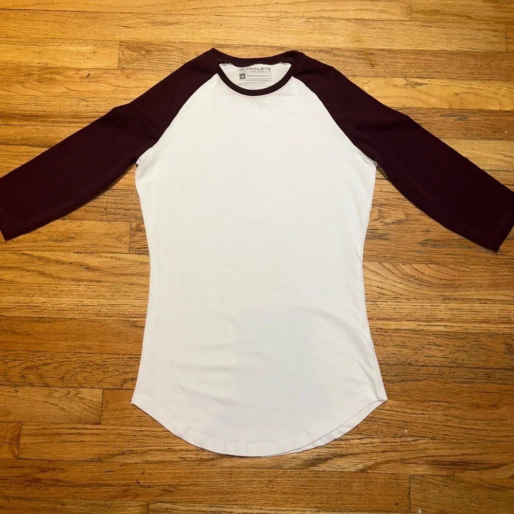 ALPHALETE Women's Fitted Performance 3/4 Sleeve Tee WHITE & BLACK CHERRY Small - Picture 1 of 4